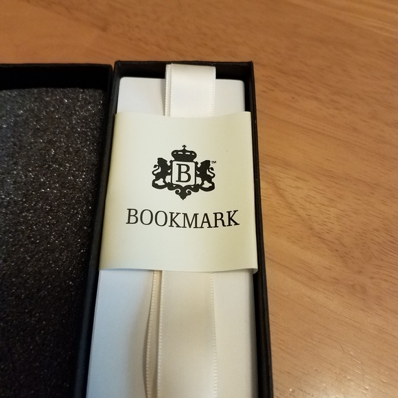 🎃 3/$15 🎃Jeweled cross bookmark - Picture 4 of 5